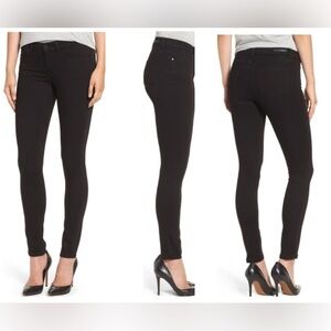 Caslon Classic 5 pocket stretchy skinny jeans in black. Size 6